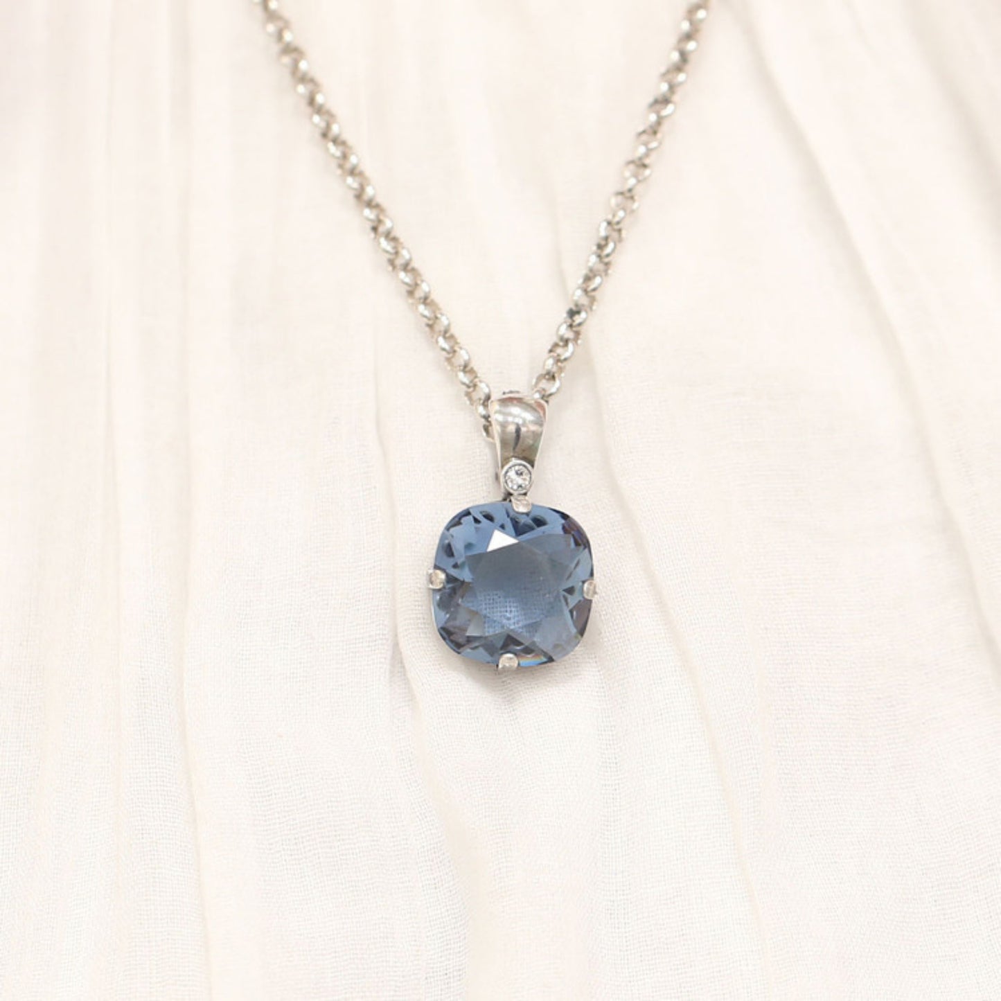 Denim Premier Pendant. EN1599